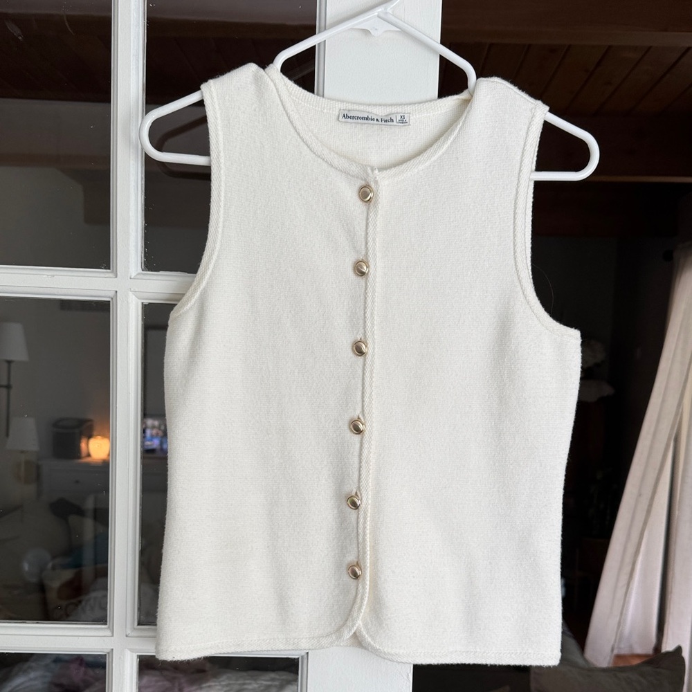 Abercrombie & Fitch Cream Sleeveless Button-Up Top